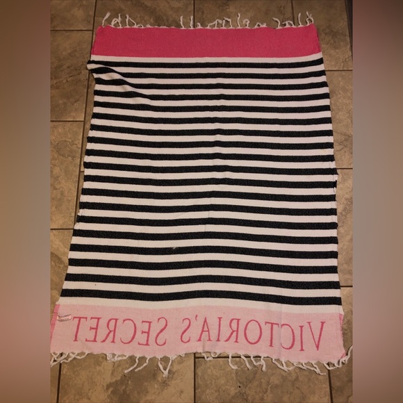 Victoria Secret Blanket Tassels  Pink Striped Black And White Authentic Knitted - Picture 8 of 9